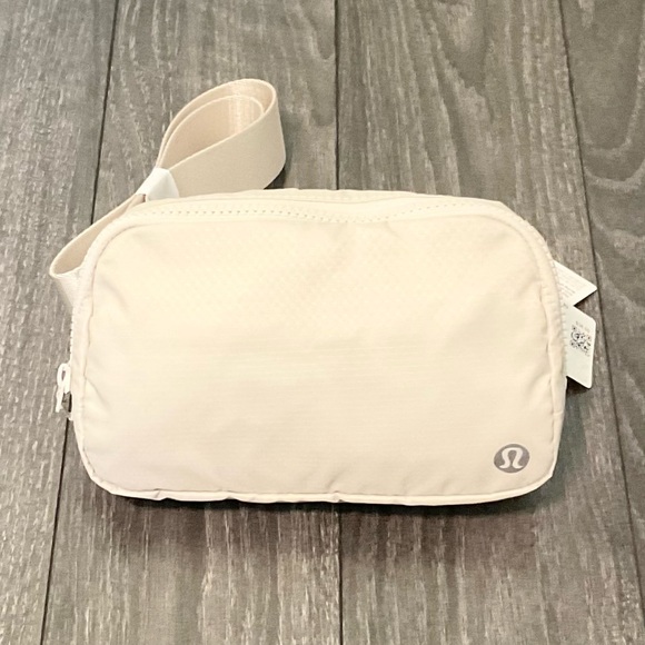 Lululemon Everywhere Belt Bag White Opal NWT ORIGINAL EBB - Picture 5 of 11
